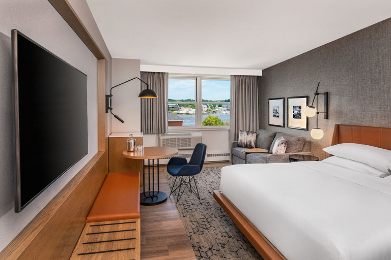 Bedroom 3, Sheraton Portsmouth Harborside Hotel, Rockingham