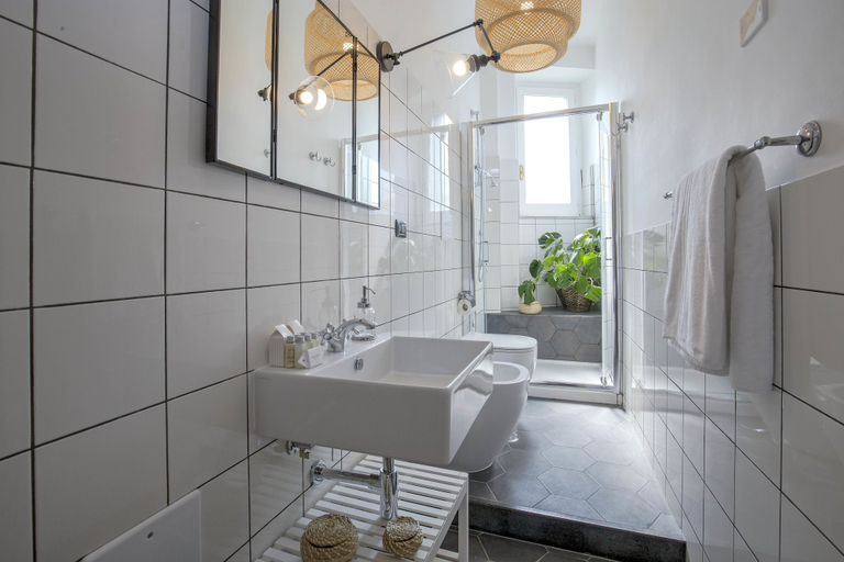 Bathroom 3, Casa Giada, Salerno