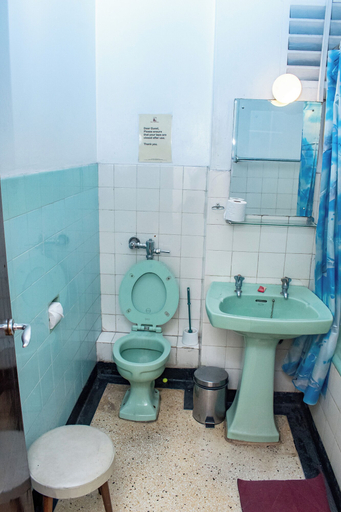 Bathroom 3, Hotel Ambassadeur, Starehe
