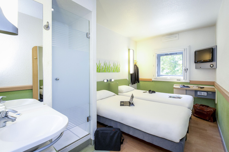 Bedroom 2, First Inn Hotel, Vaucluse