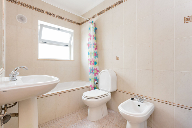 Bathroom 4, The 17 Hostel, Lagos