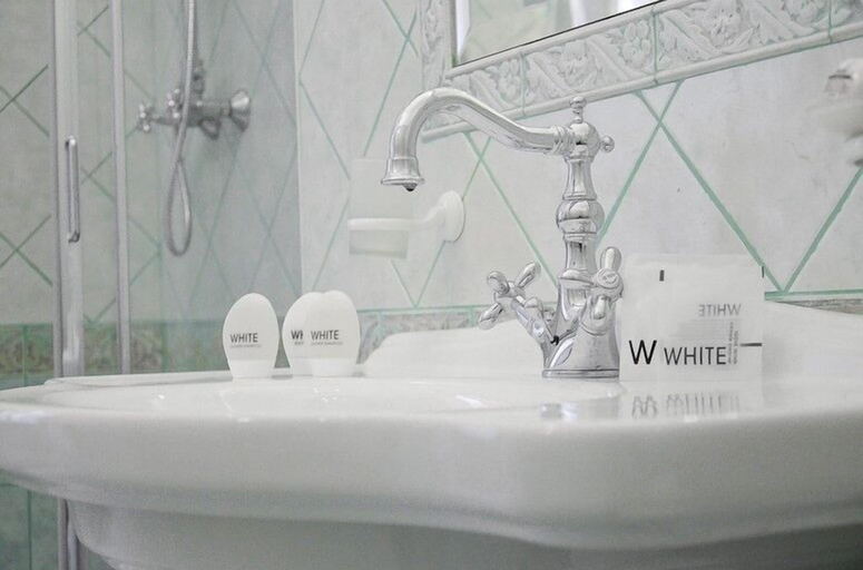 Bathroom 5, Sleep in Rome Ludovisi, Rome