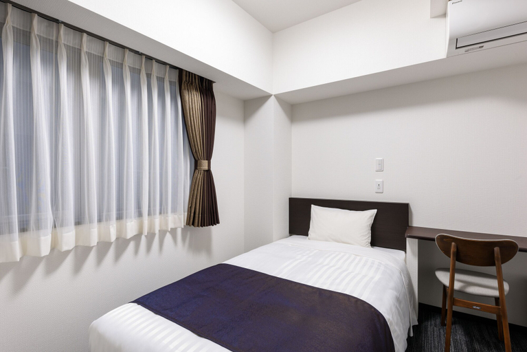 Bedroom 3, Shimbashi Urban Hotel, Minato
