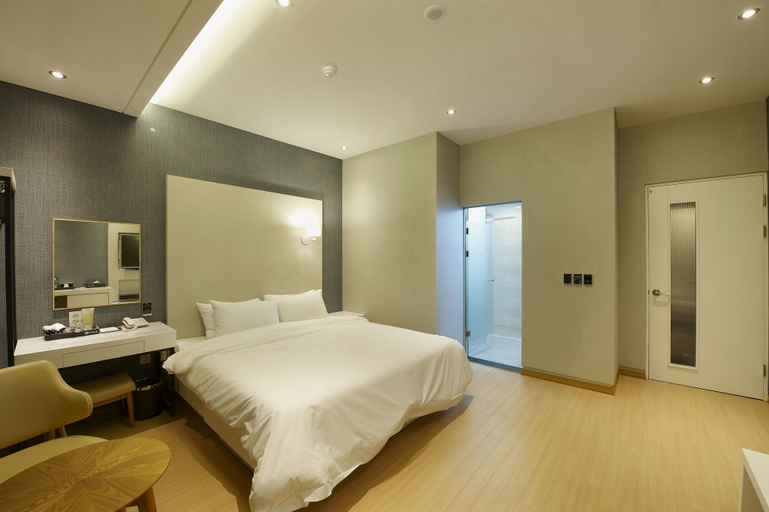 Bedroom 3, Hotel B, Gwangsan