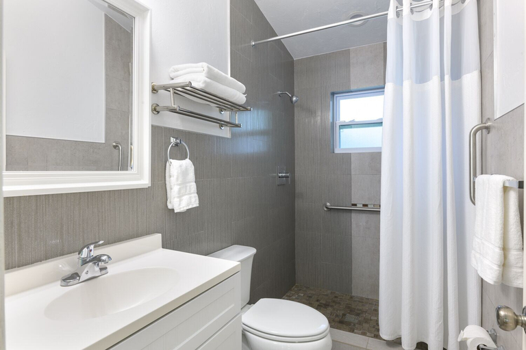 Bathroom 4, Kona Kai Resort and Gallery - Adults Only, Monroe