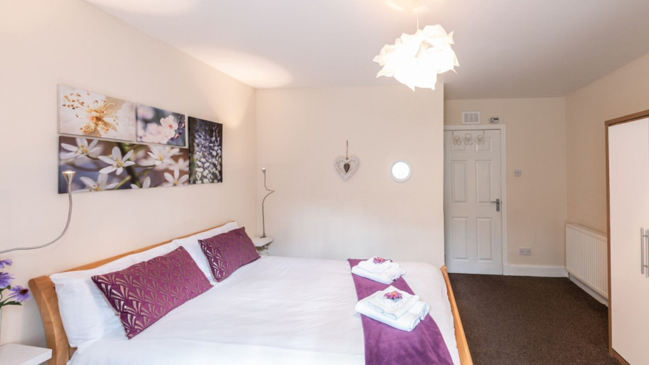 Bedroom 2, Mycosy Lorimer 17, Dundee