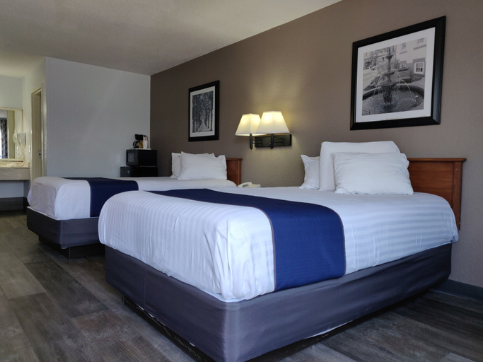 Bedroom 1, Cedar Cove, Erie