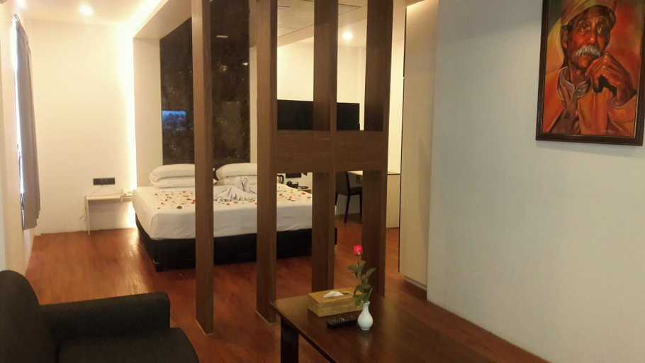 Others 5, Royal Crown Hotel, Yangon