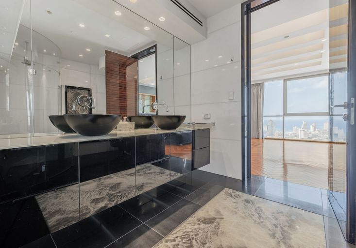 Bathroom 3, The TLV DREAM by BREEZ