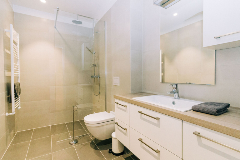 Bathroom 4, Tower Apartments, Reykjavík
