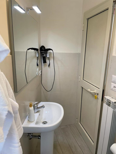 Bathroom 5, B&B Antichi Riverberi in Station, Salerno