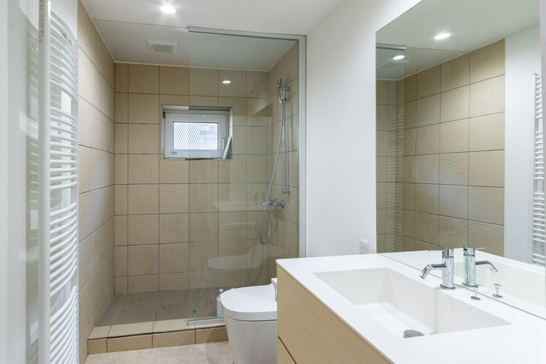Bathroom 3, Cisco Moon, Kutchan