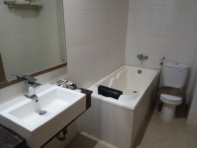 Bathroom 4, Grand Dian Slawi, Tegal
