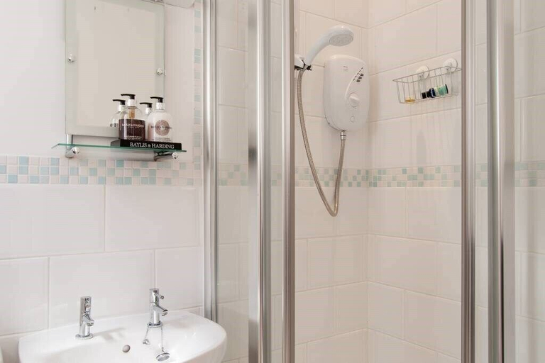 Bathroom 3, Thistledene, Devon