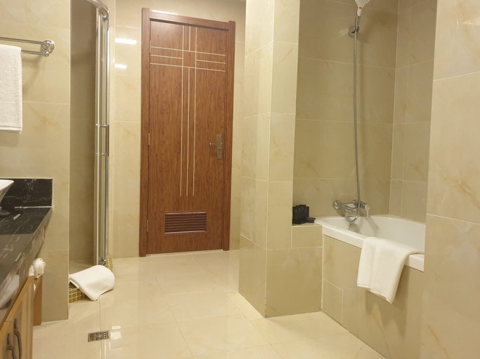 Bathroom 2, Summerset Continental Hotel By Usuma, AbujaMun