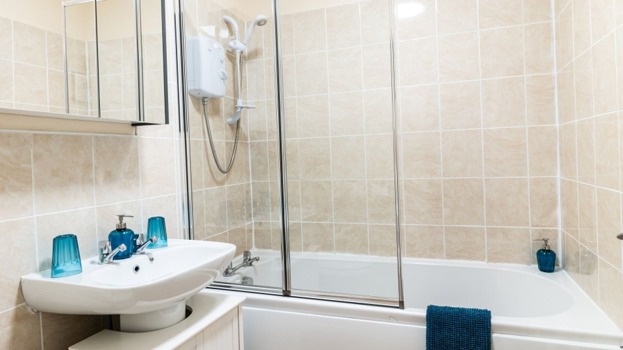 Bathroom, Mycosy Lorimer 17, Dundee