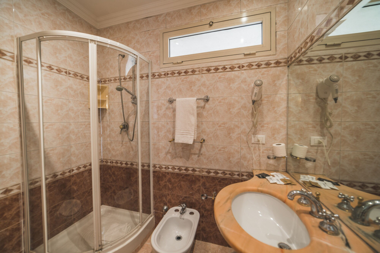 Bathroom 4, GH Hotel San Giusto, Rome