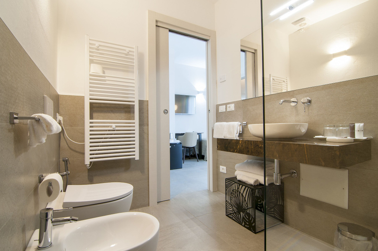 Bathroom 3, Garda Room, Verona