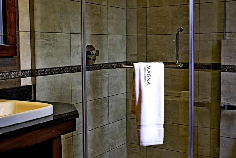 Bathroom 4, Magna Hotel and Suites, Westlands