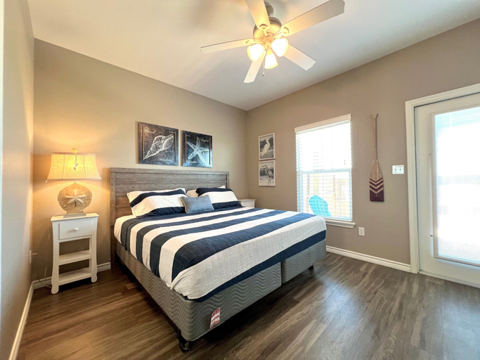 Bedroom 3, Catalina Island-14914, Nueces