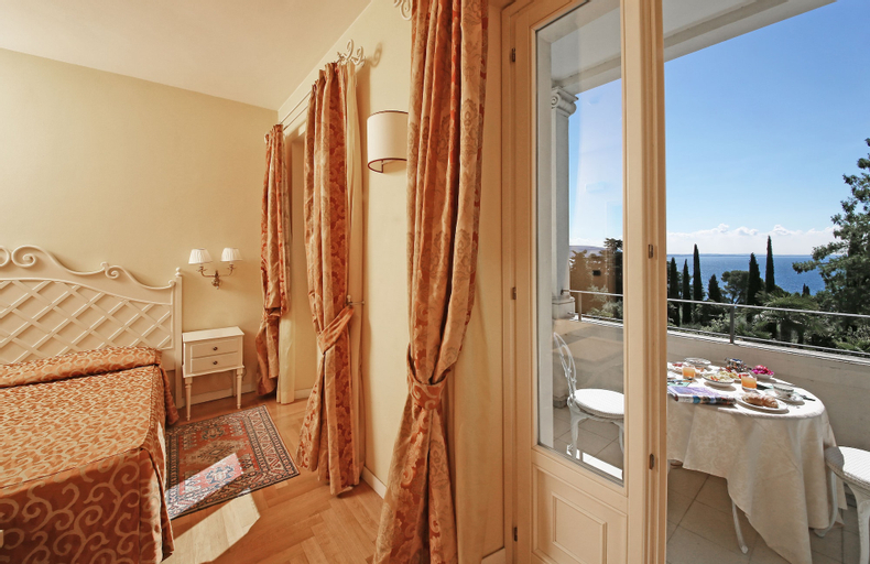 Bedroom 12