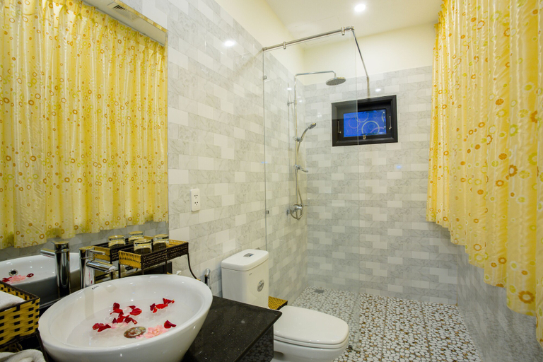 Bathroom 4, Magnolia Garden Villa, Da Nang