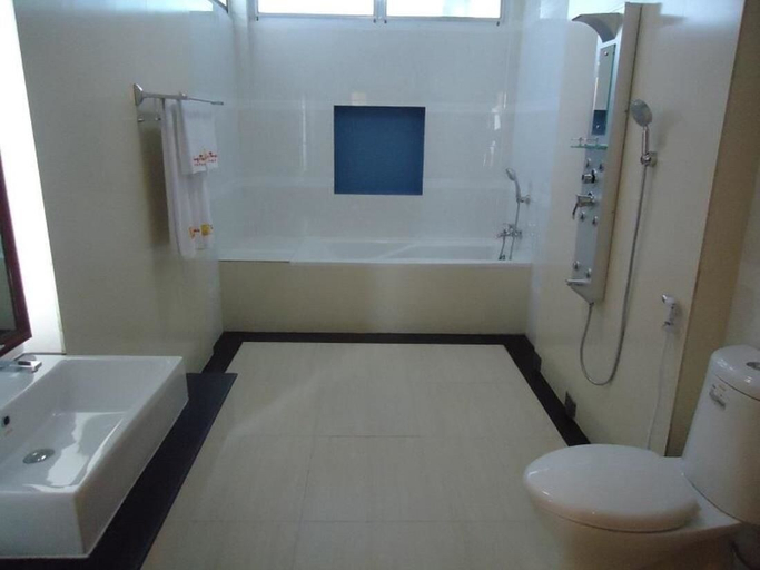Bathroom 4, Hsaung Thazin Hotel Nay Pyi Taw, Yamethin