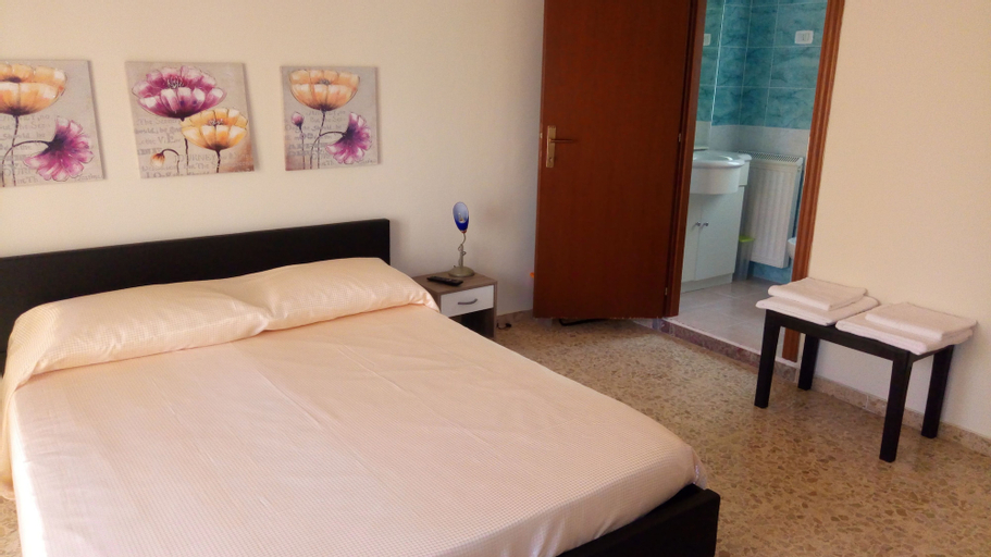 LovelyBed, Latina