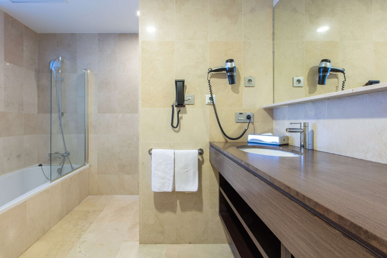 Bathroom 5, Radisson Blu Resort, Gran Canaria, Las Palmas