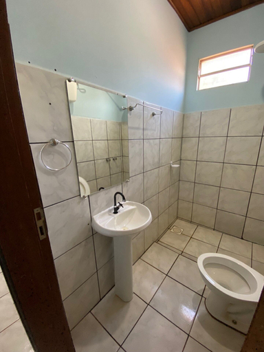 Bathroom 5, Hospedagem Santiago do Norte, Paranaíta