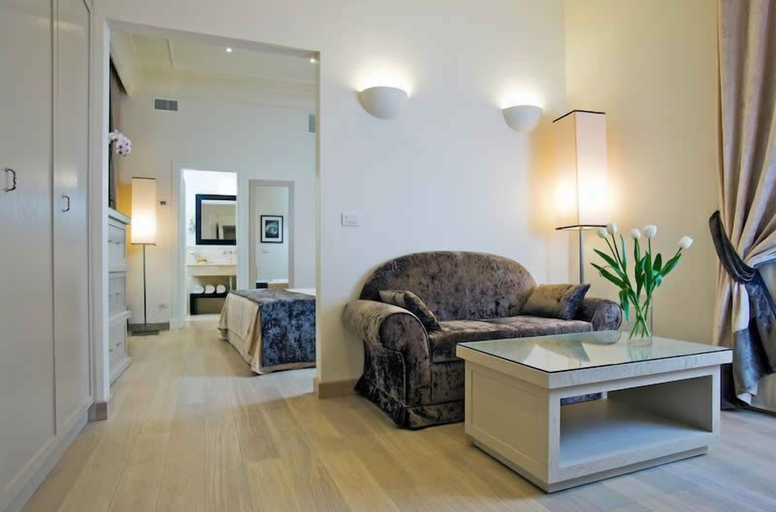 Others 5, Albergo Palazzo Decumani, Napoli