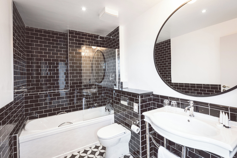 Bathroom 5, Titanic Hotel Belfast, Belfast