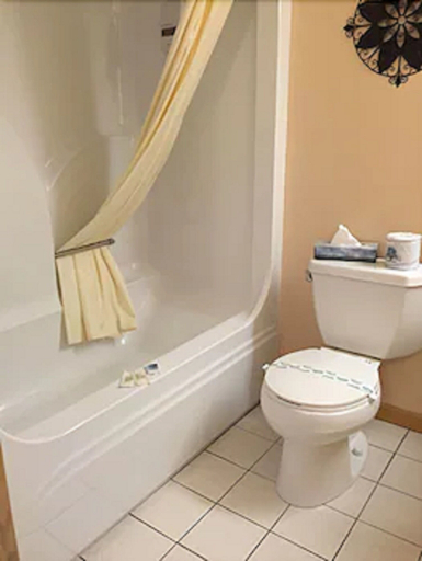 Bathroom 3, Lakeside Motor Inn, Delta