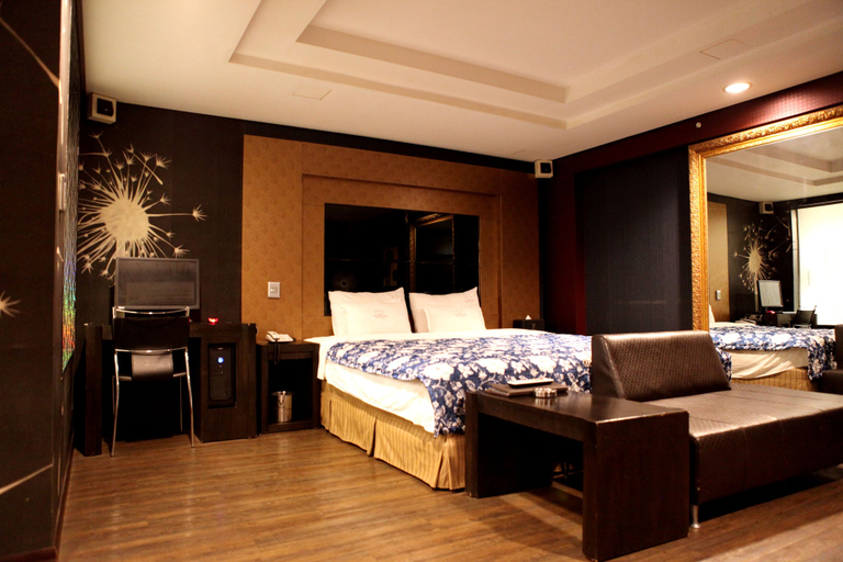 Bedroom 3, V Hotel, Seo