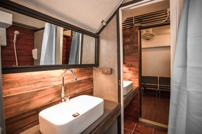 Bathroom 3, The Arak Bed Bar and Hostel, Muang Chiang Mai