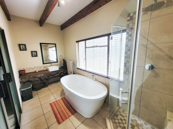 Bathroom 3, Blue Hills Lodge & Conference Centre, City of Johannesburg