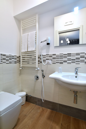 Bathroom 4, La Casa in Piazza, Napoli