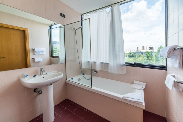 Bathroom 4, Sotel Nomentana, Rome