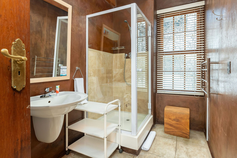 Bathroom 3, Loader 16, City of Cape Town