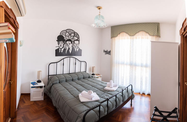Bedroom 4, L'ATTICO FUGGENTE, Napoli