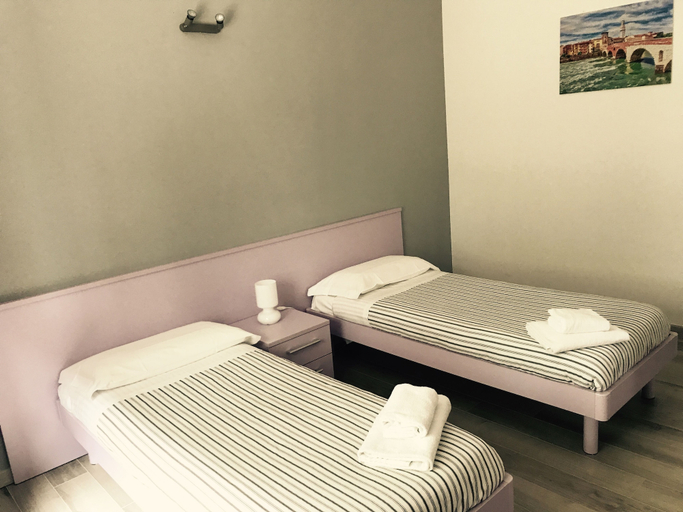 Bedroom 5, Simoni 10, Verona