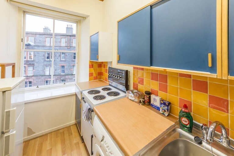 Others 3, Charming and Spacious New Town Apartment, Edinburgh