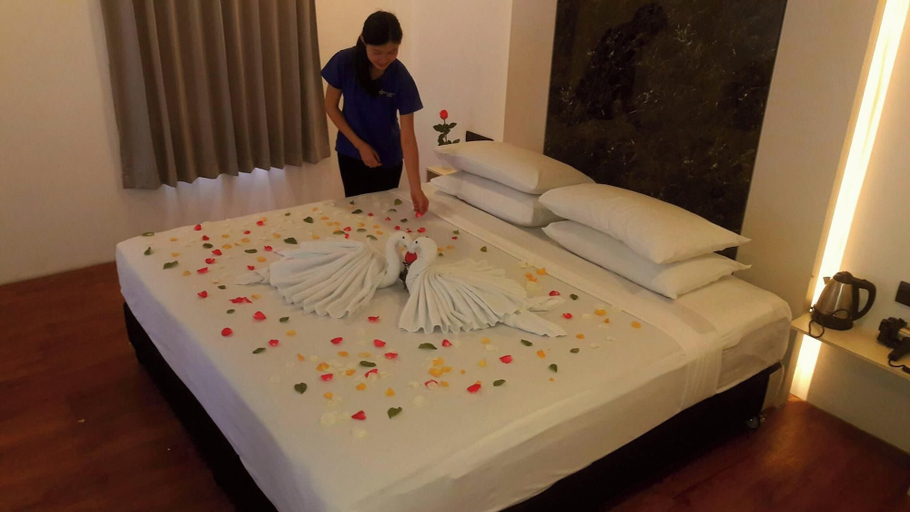 Bedroom, Royal Crown Hotel, Yangon
