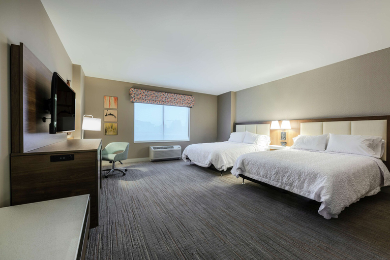 Bedroom 3, Hampton Inn & Suites Charlottetown, Queens