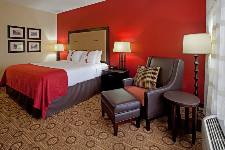 Bedroom 4, Holiday Inn ANDERSON by IHG, Anderson