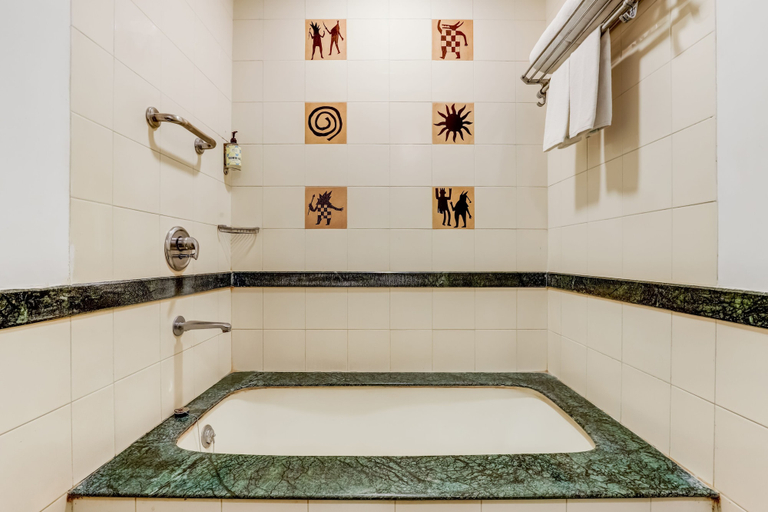 Bathroom 4, Lemon Tree Hotel, Ahmedabad, Ahmadabad