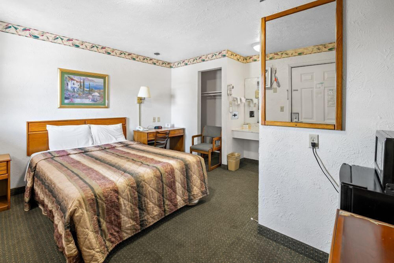 Bedroom 4, Friendship Inn, Bell