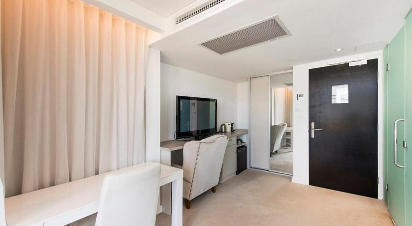 Others 3, Charming Studio with City Views, Perth