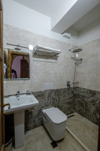 Bathroom 3, Hotel Gorica, Beratit