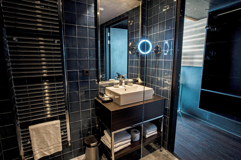 Bathroom 4, Apollo Hotel Amsterdam, a Tribute Portfolio Hotel, Amsterdam
